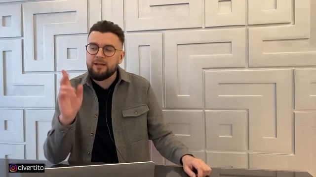 Девушка не вкладывается в отношения.