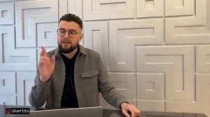 Девушка не вкладывается в отношения.