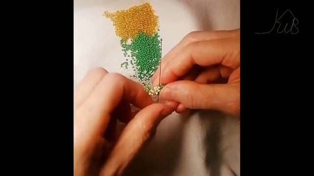 Сережки из бисера зеленая шахматка