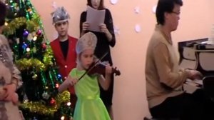 На зеленом лугу, их вох! Агата, 5 лет. Скрипка