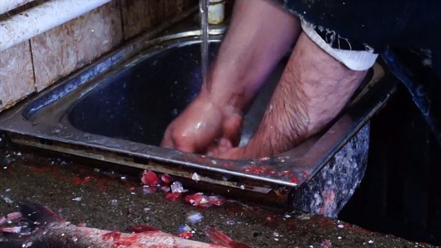 Вот как надо жарить рыбу. Как Узбеки Жарят рыбу. Узбекистан Ферганская долина. смотреть онлайн