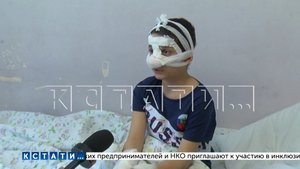 Трое на одного - девятилетний мальчик избитый одноклассниками у школы, попал в больницу с переломами
