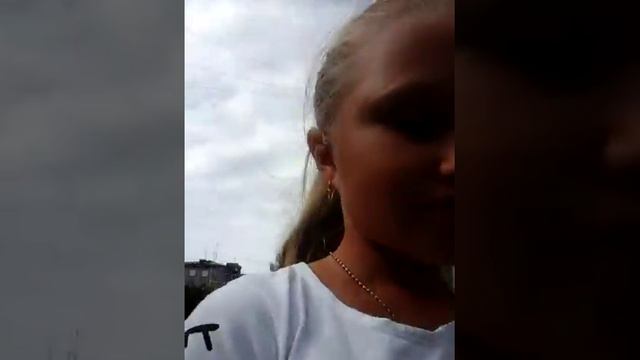 Я упала по дороге смотреть онлайн