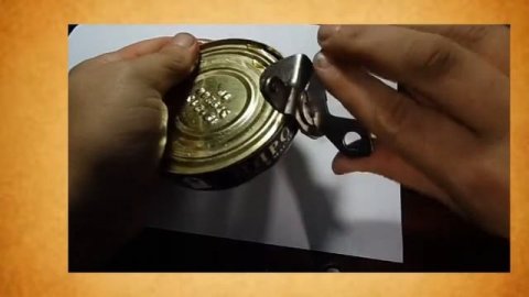 Как открыть консервы консервным ключом?