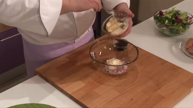 Салат с копченого цыпленка с авокадо и манго смотреть онлайн