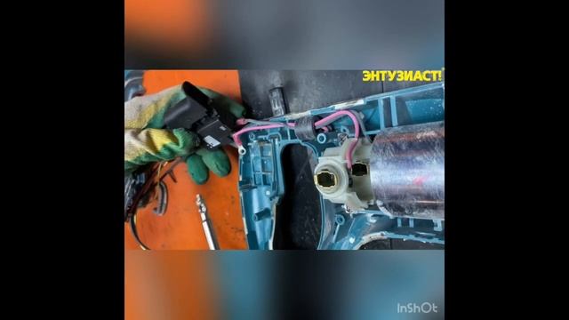 Замена кнопки включения и щеток на перфораторе Makita DHR241 смотреть онлайн