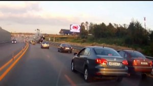 Смертельный полет водителя Mercedes на Новорижском шоссе ДТП авария 18 08 2013