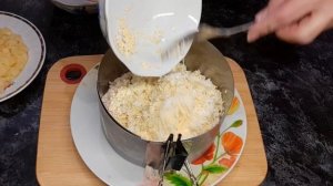 Салат с курицей, ананасом и сыром