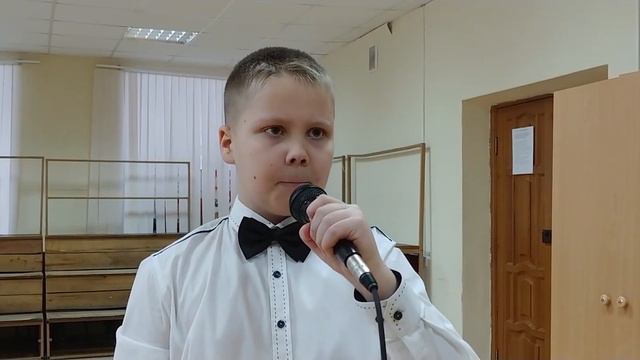 Песню "Эх, дороги" (муз.А.Новиков, сл Л.Ошанин) исполняет Дмитрий Мендеев смотреть онлайн