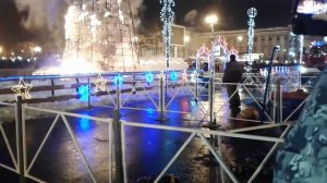 Южно -Сахалинск , площадь Ленина Новый 2018 год сгорела ёлка!