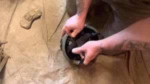 Противоосколочная накладка на шлем для защиты затылка.