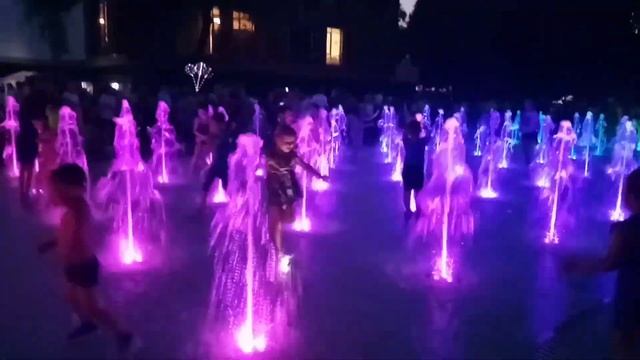 Фонтан Танцующие журавли в Уфе