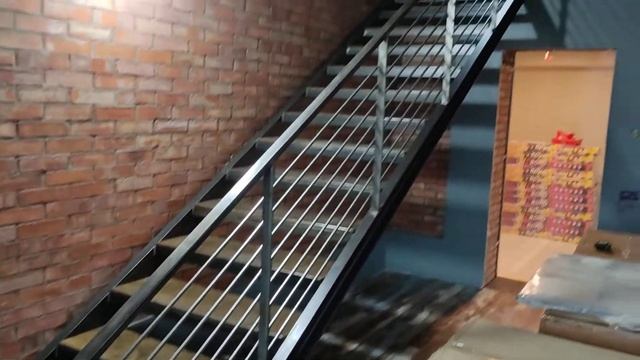 Лестницы лофт на металлическом каркасе.