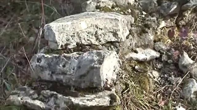 Разграблена крещальная купель цебельдинской археологической культуры в селе Цебельда Гульрипшского