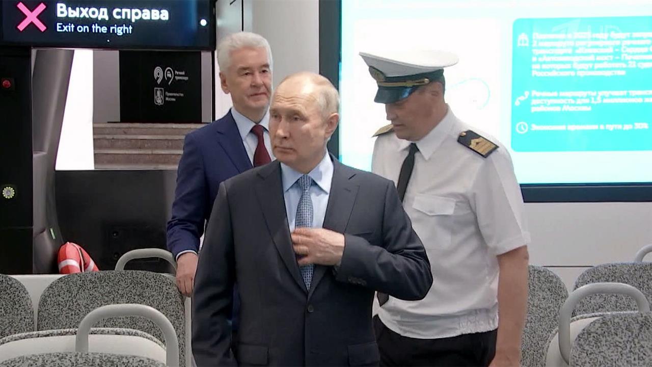 Владимир Путин и Сергей Собянин приняли участие в церемонии запуска речных трамваев