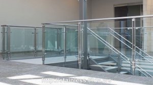 Перила ограждения из нержавейки и стекла для лестниц офисов в Киеве