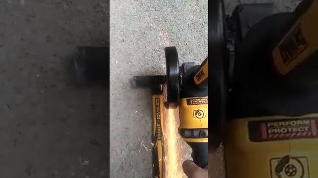 Хвастаюсь новой болгаркой DeWalt DCG418 :)