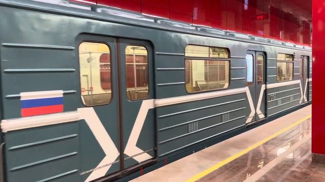 «Еще в строю!» Состав с вагоном №10167 отправляется со станции «Яхромская» смотреть онлайн