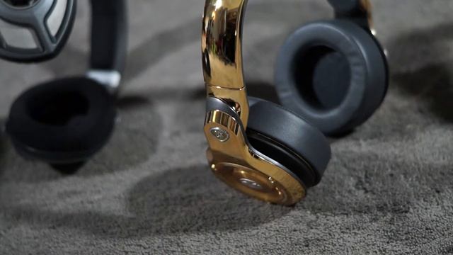 Sony A58 + Prime 50MM F1.8 Video test. ( Headphone Collection ) смотреть онлайн