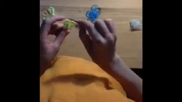 Плетение браслета „рыбий хвост" смотреть онлайн