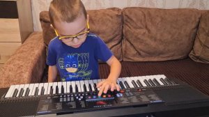 Распаковка детского синтезатора