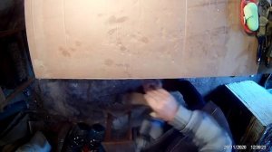 НЕ СЛЕТИТ.ПРАВИЛЬНО НАСАЖИВАЕМ ТОПОР НА РЕЗИНУ БЕЗ КЛИНЬЕВ.