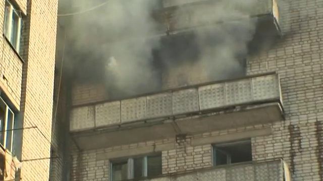 За дві години ліквідовано пожежу в гуртожитку на вул. 50 років НЗФ, 1/а смотреть онлайн