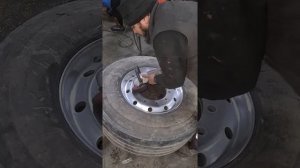 Polishing aluminum wheels.Полировка алюминиевых дисков