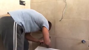 Как открутить заглушки на воду