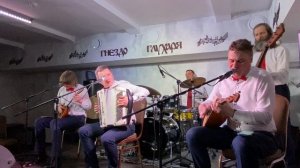 На балалайках сходу сыграли песню Игоря Растеряева!