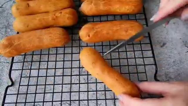 Рецепт домашнего заварного пирожного с кремом пломбир. Идеальный эклер. смотреть онлайн