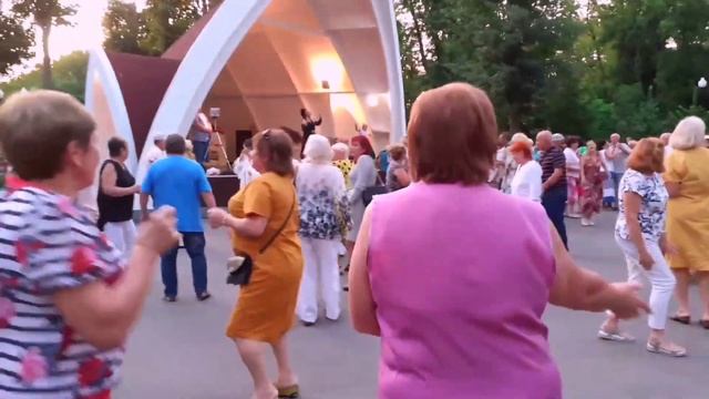 ЖАЛЕЮ, Я ТЕБЯ ЖАЛЕЮ! ТАНЦЫ В ПАРКЕ ГОРЬКОГО ХАРЬКОВ СЧАСТЛИВЫЕ ДНИ смотреть онлайн
