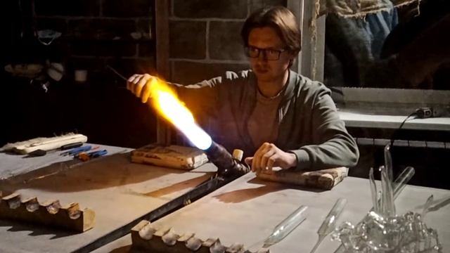 изготовление ёлочной игрушки кустарными способом. стеклодув. как делают ёлочные игрушки.