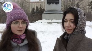 Deux étudiantes de l'Université d'Etat de Moscou (MGU) expliquent le système des partis russes