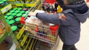 Продуктовый магазин в Германии. Lebensmittelgeschäft Netto.