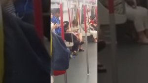 Истерика в метро из-за отключившегося смартфона