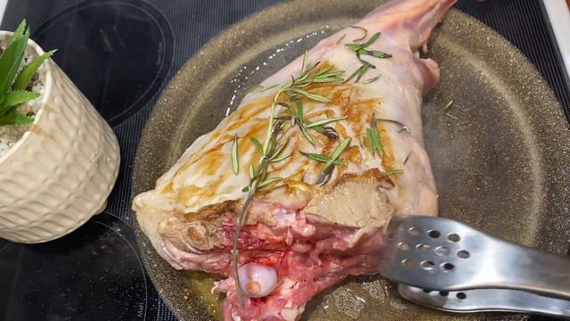 Gigot dagneau  au four Incroyablement tendre 