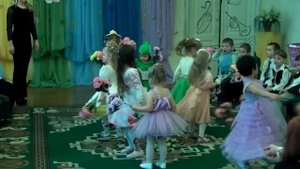 утренник. младшая группа. Танец Цветов