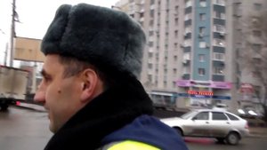 ДПС Наглый гаишник позвал друзей на помощь