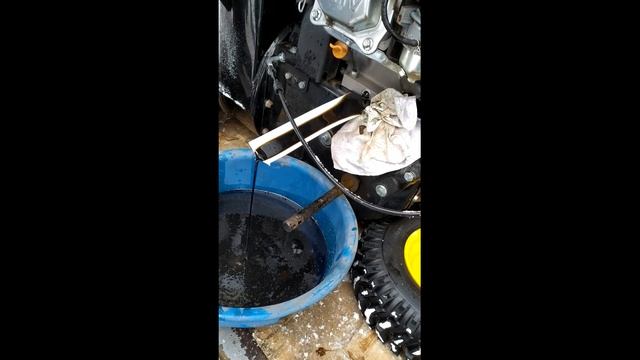 Замена масла в снегоуборщике Huter смотреть онлайн