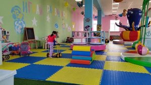 Томочка в  игровом центре Туса Джуса Лабинска.mp4