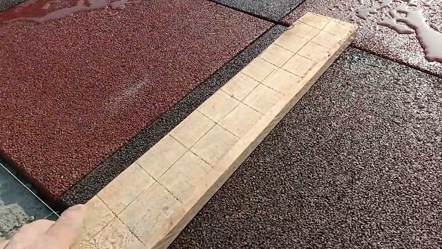 Укладка резиновой плитки на цементно-песчанную смесь. смотреть онлайн