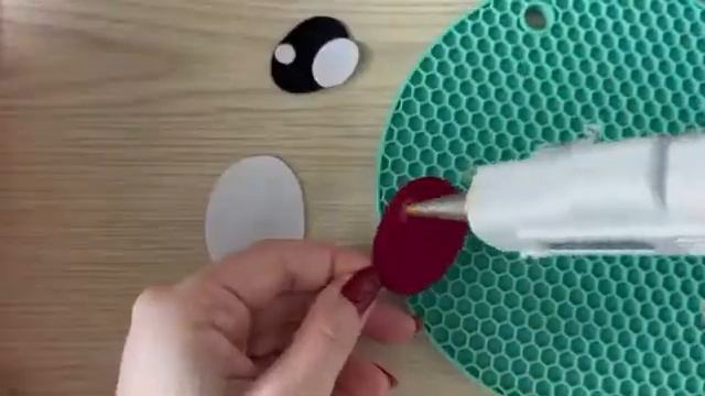 Делаем глазки из фетра для Пони Искорки смотреть онлайн