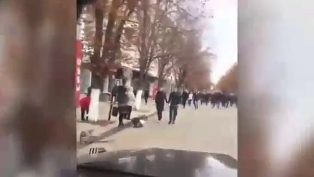 Полиция проверяет видео с Паниным, проехавшимся по пешеходной зоне в Саратове смотреть онлайн