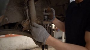 VOLVO S90 (Volvo 960) 98 года. Как поменять  тормозные диски, колодки  и воздушный фильтр двигателя