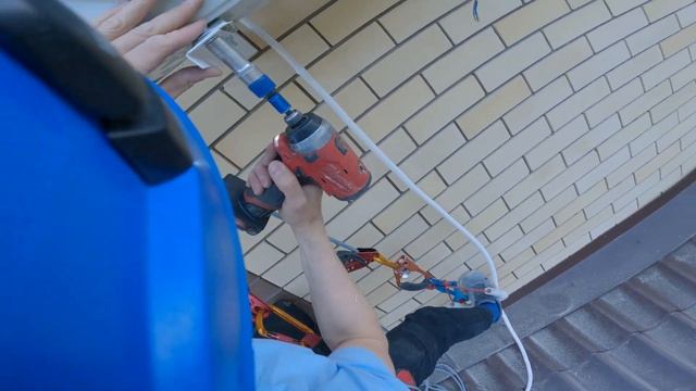 Установка (внешнего блока) кондиционера с веревок смотреть онлайн