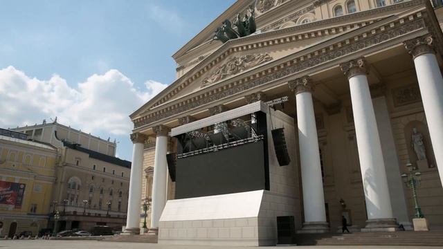 Светодиодный экран размером 12 на 7 метров установлен на фасаде Большого театра смотреть онлайн