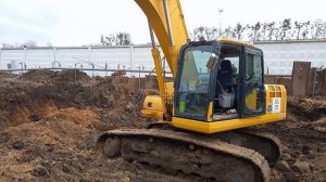 Komatsu PC210 Экскаватор гусеничный. Обзор
