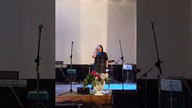 Деревенская девушка красивый голос смотреть онлайн