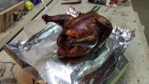 Горячее копчение  курицы  в деревянной коптильне